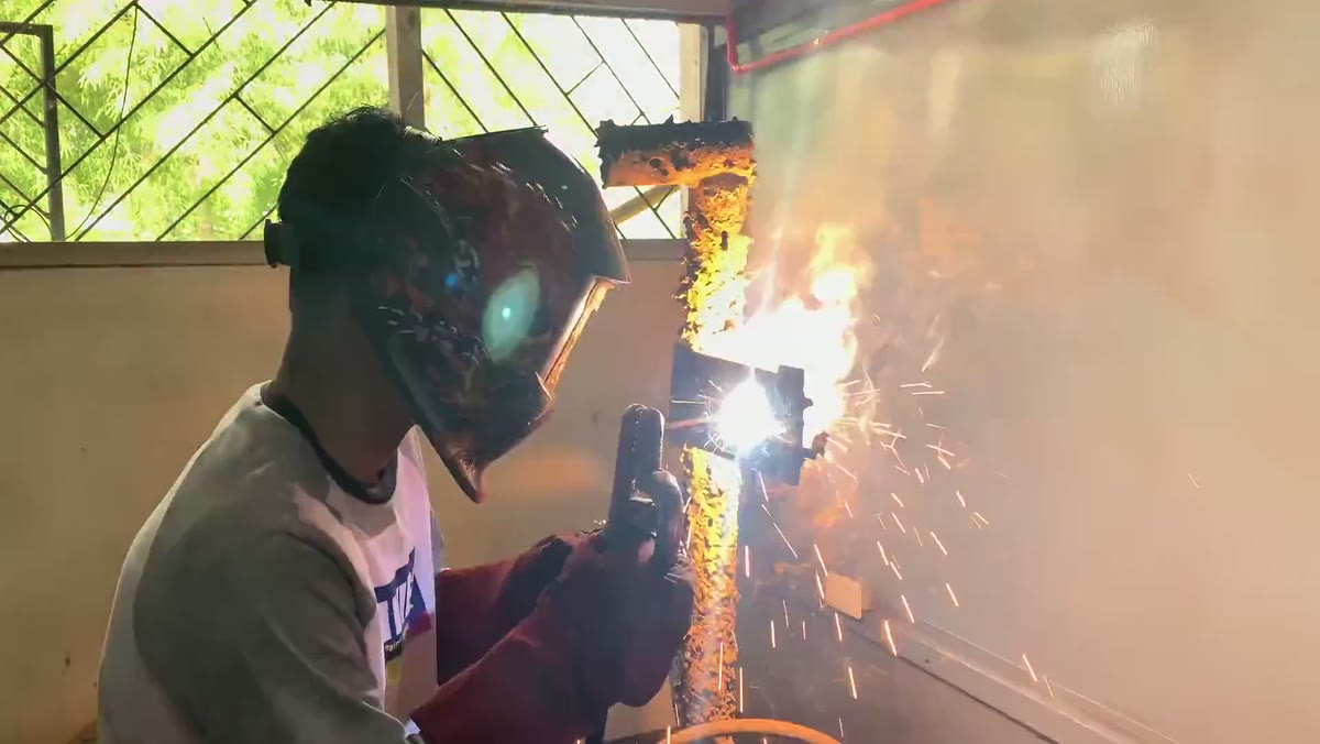 Welding cell in operation at EmoryMfg